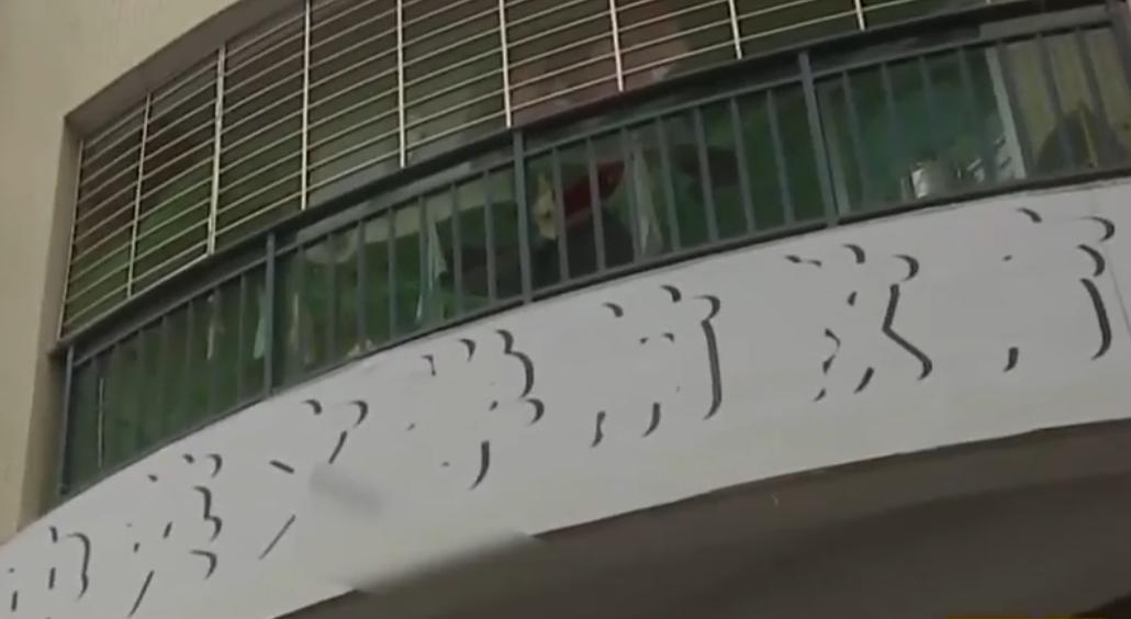 DƬ